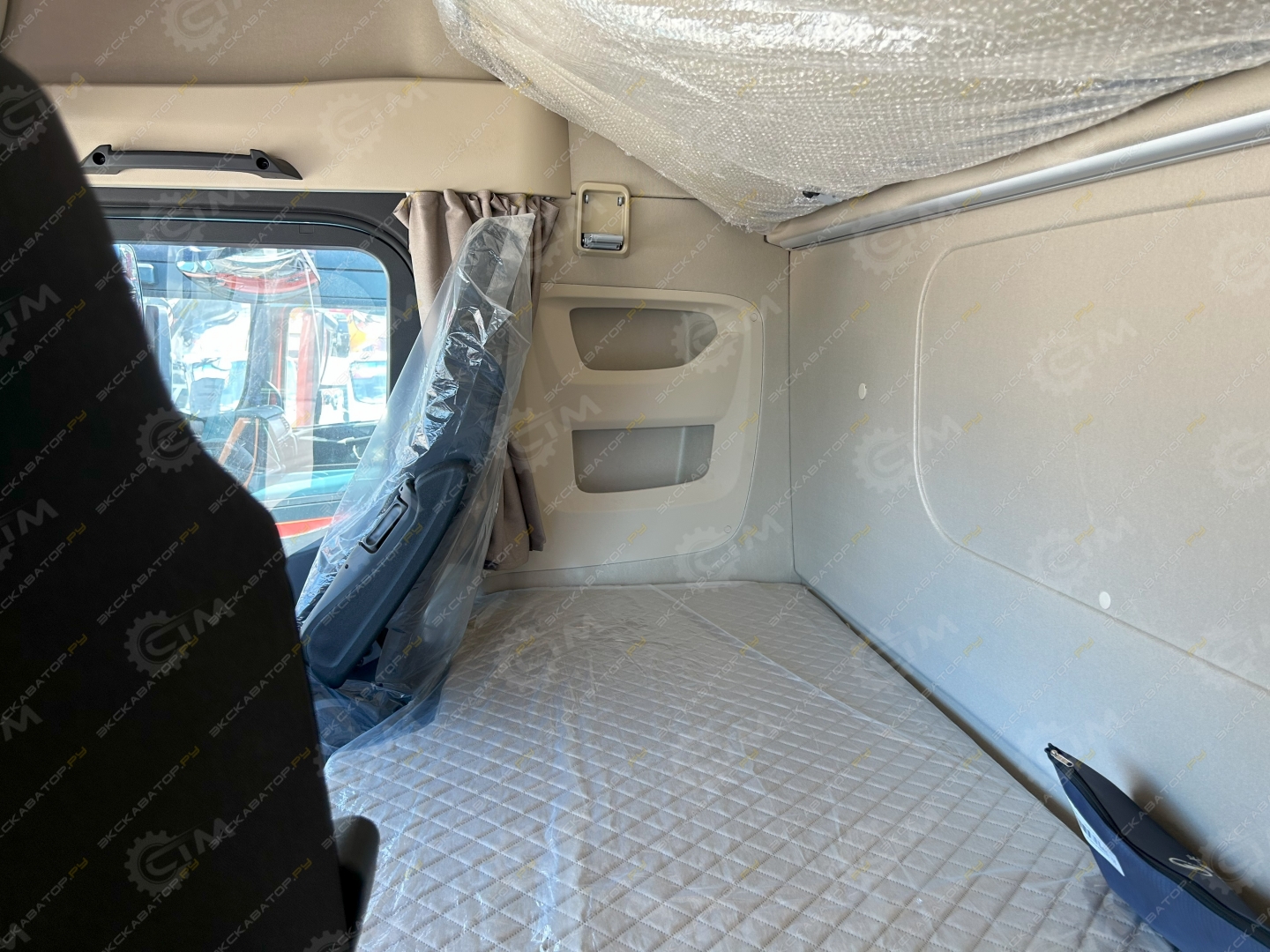 Shacman SX4188YY381 [7]