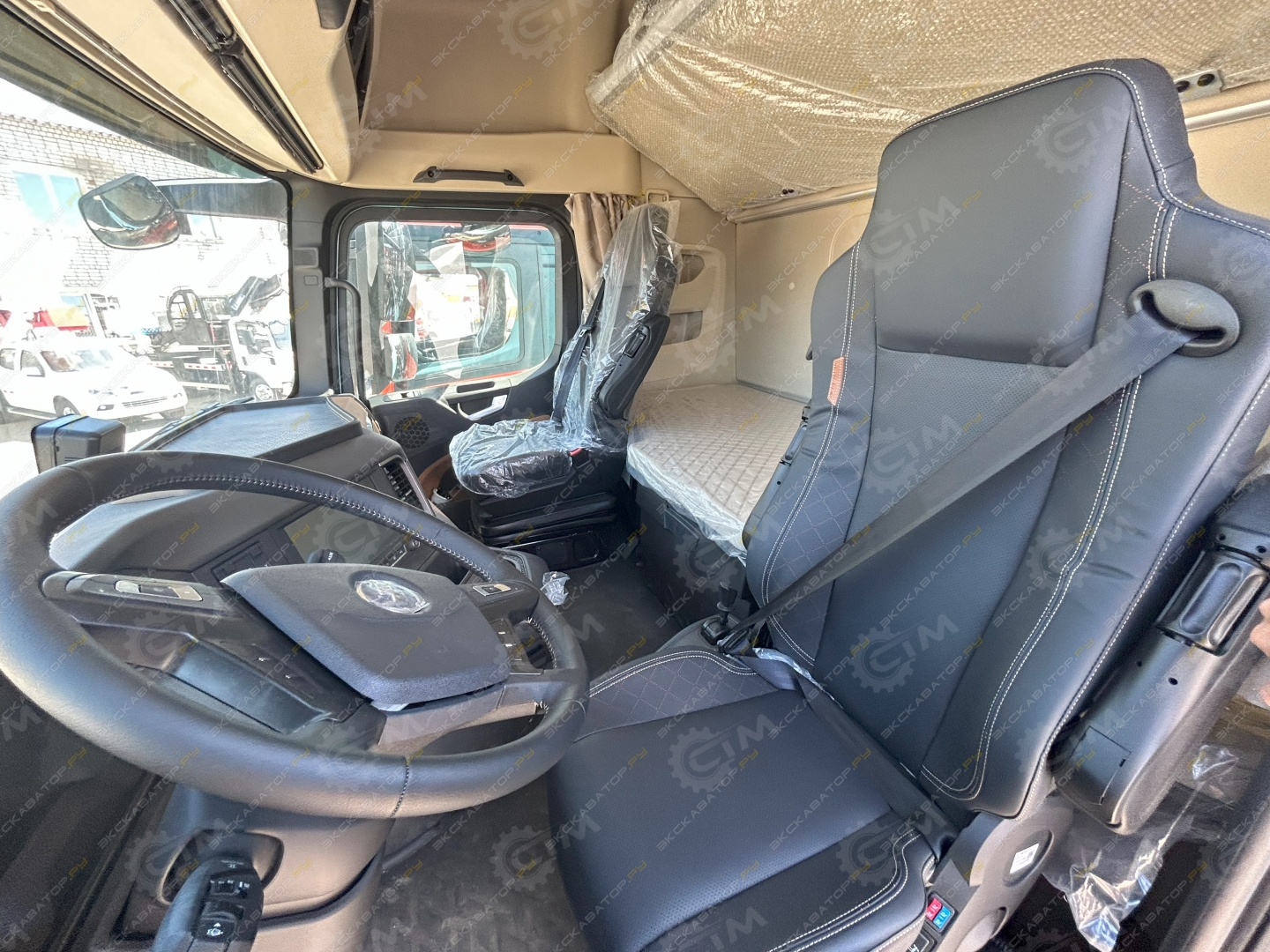 Shacman SX4188YY381 [20]