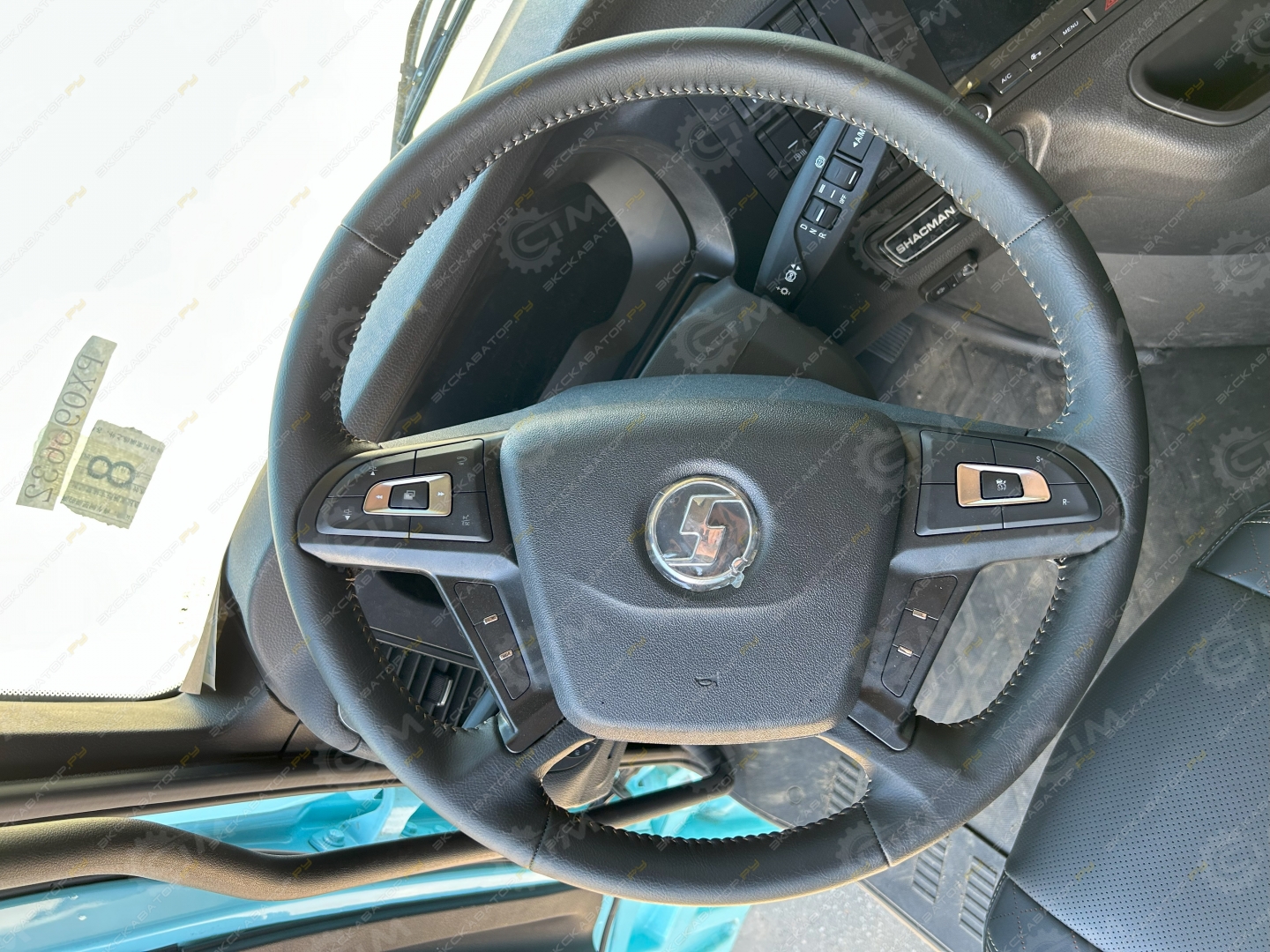 Shacman SX4188YY381 [17]