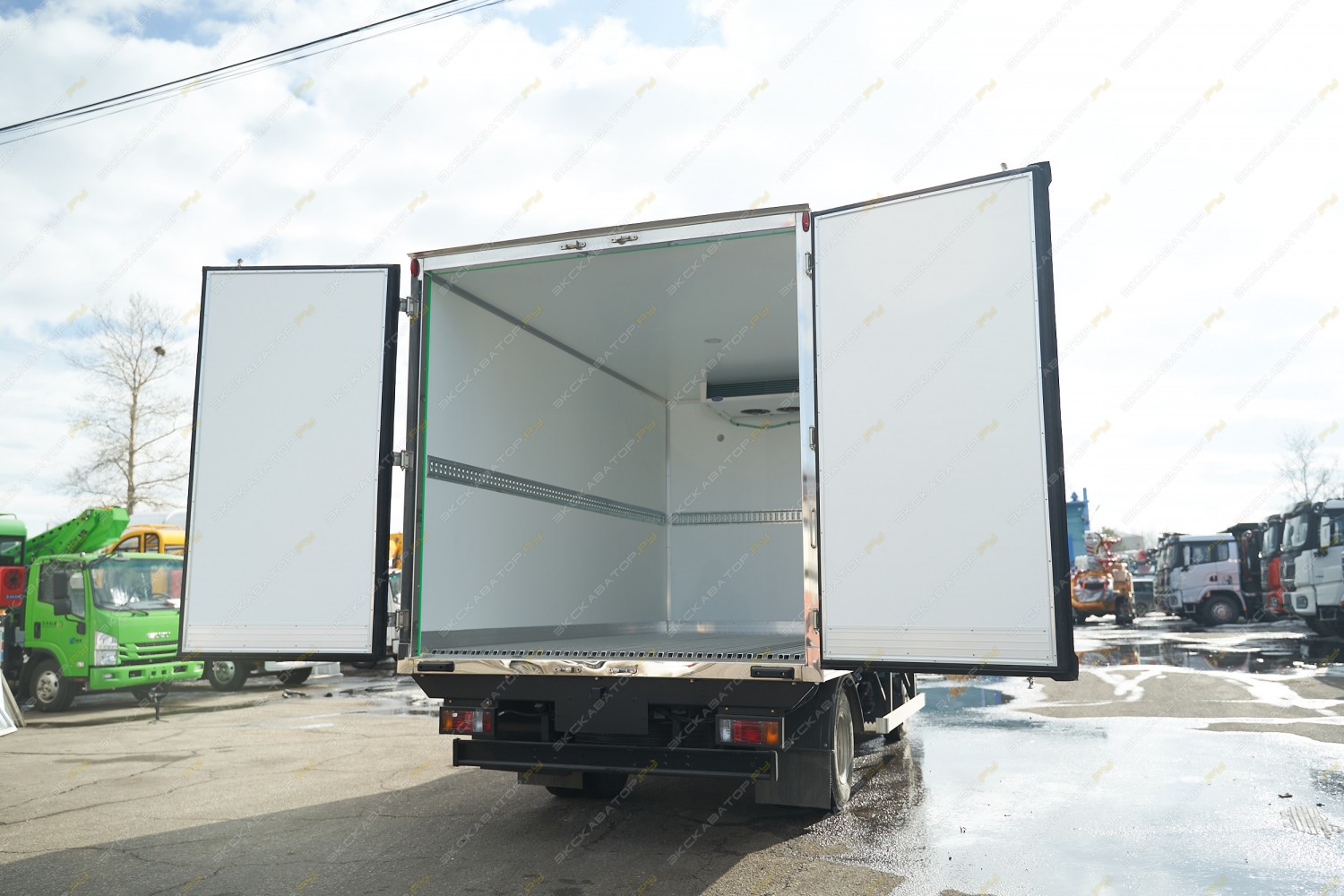 Isuzu Elf [18]