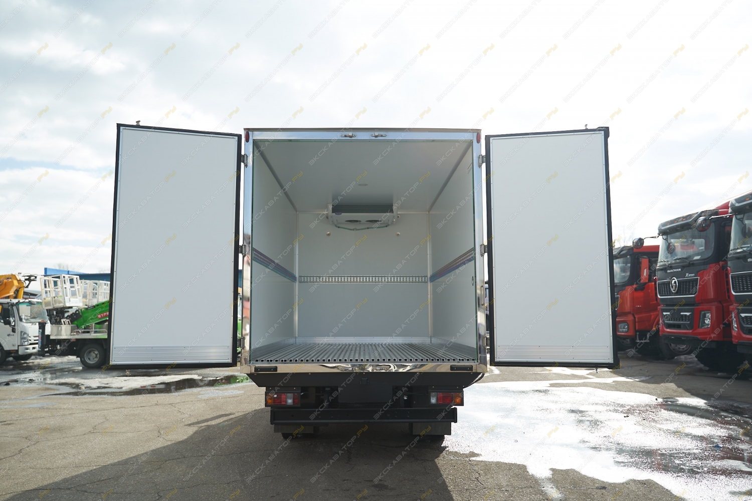 Isuzu Elf [19]