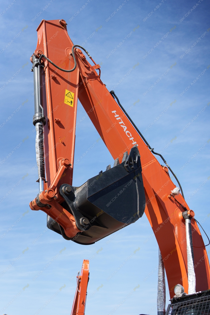 Hitachi ZX225LC [6]