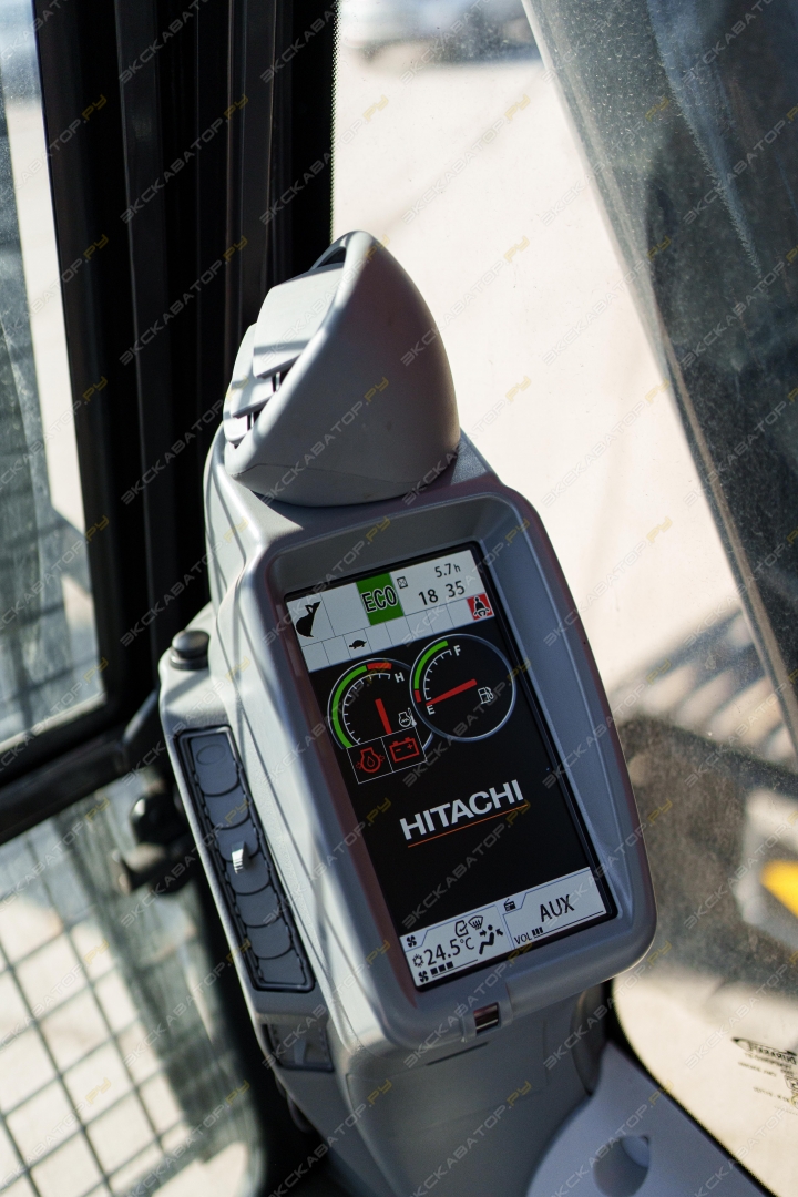 Hitachi ZX225LC [9]