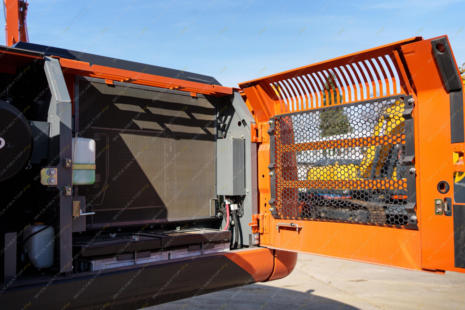Hitachi ZX225LC [4]