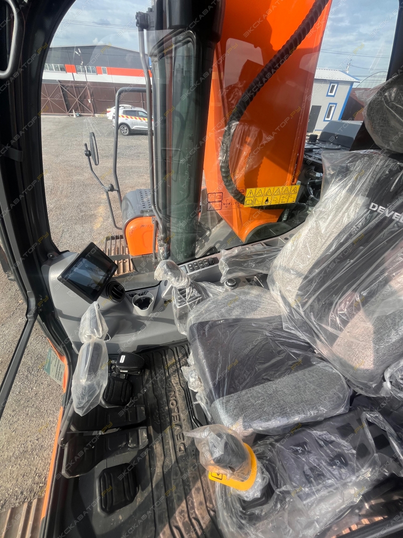 Doosan DX220LC-7M [6]