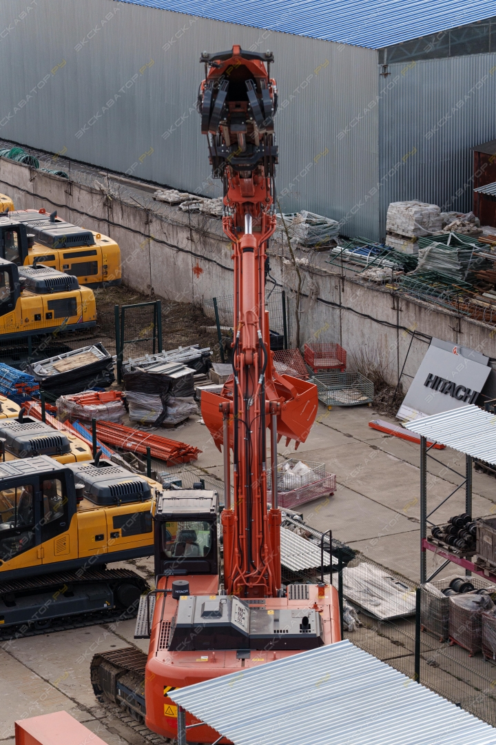 Hitachi ZX330-5A [4]