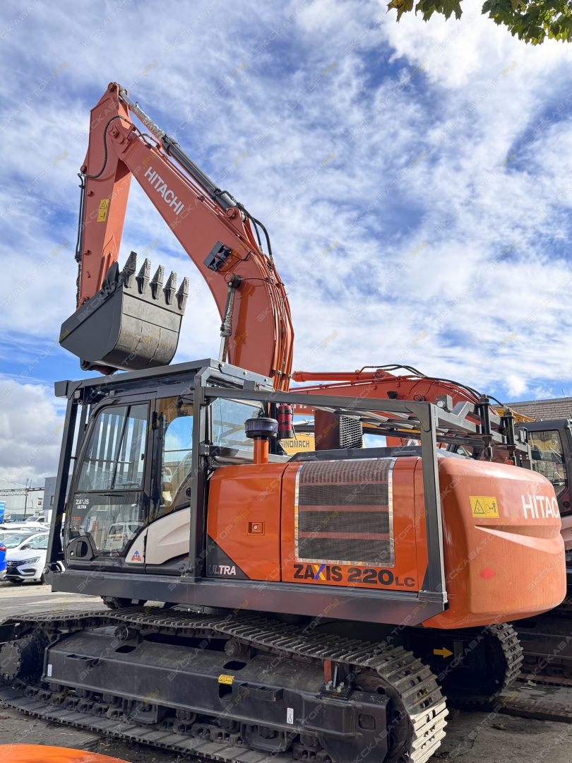 Hitachi ZX225LC [2]