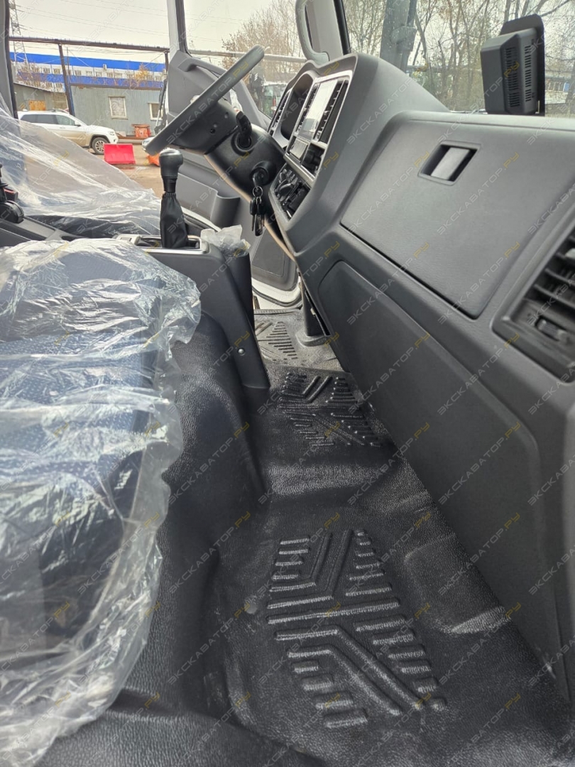 Hyundai Mighty EX8 [32]