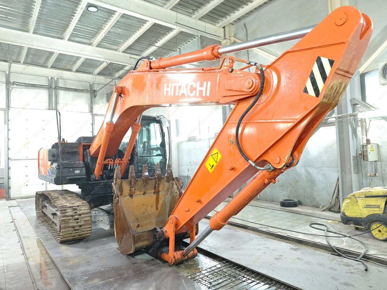 Hitachi ZX240LC [1]