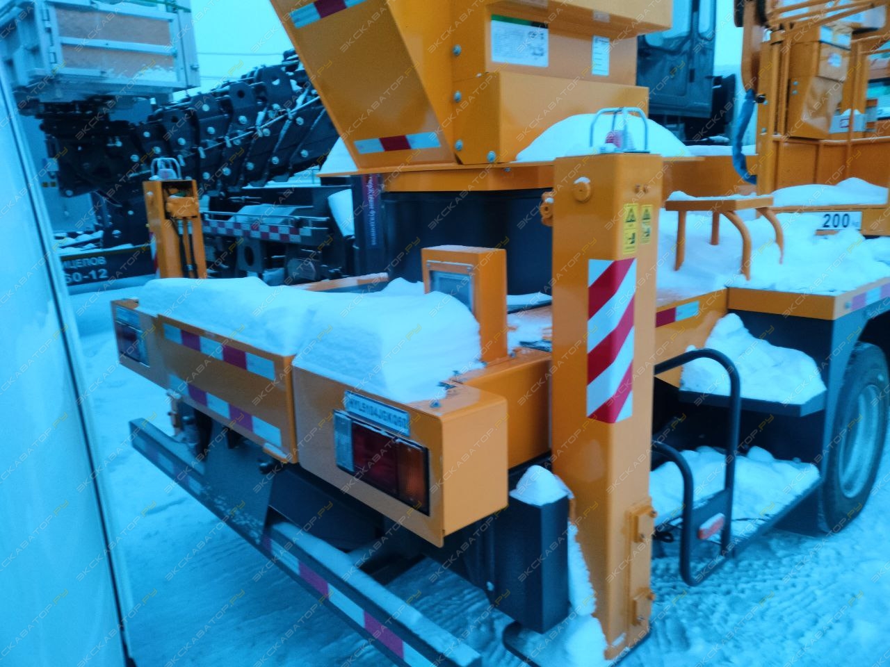 HYL5104JGKQ60 на шасси ISUZU 4Х2  высота подъема 25,5 м [27]