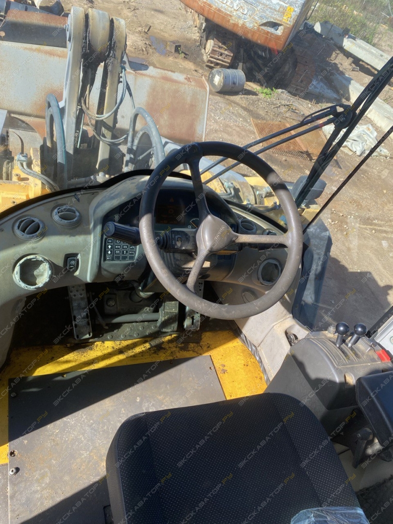 Volvo L220F [1]