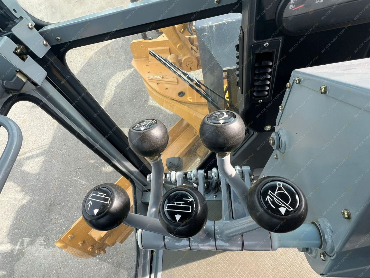 SEM 922AWD [3]