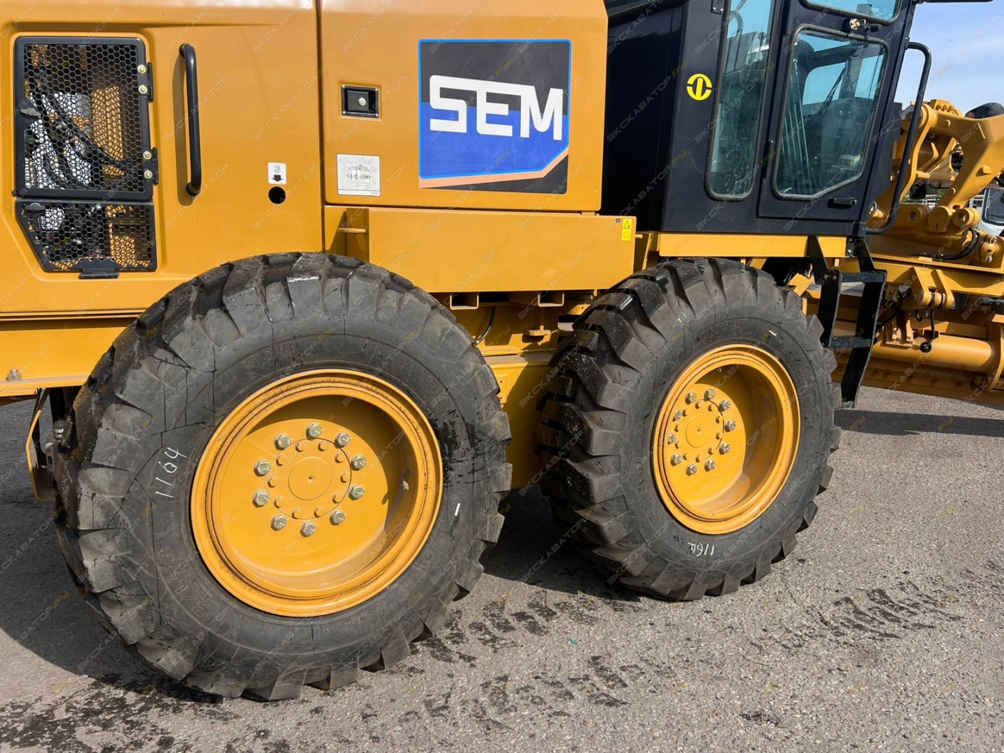 SEM 922AWD [18]