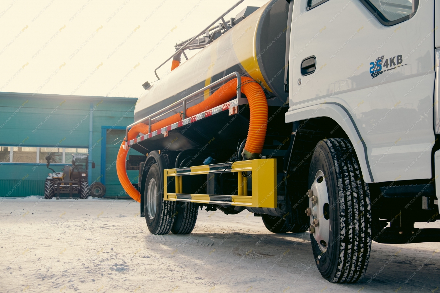 Isuzu 5 куб.м на шасси NQR90 [7]