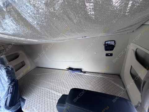 Shacman SX4188YY381 [12]