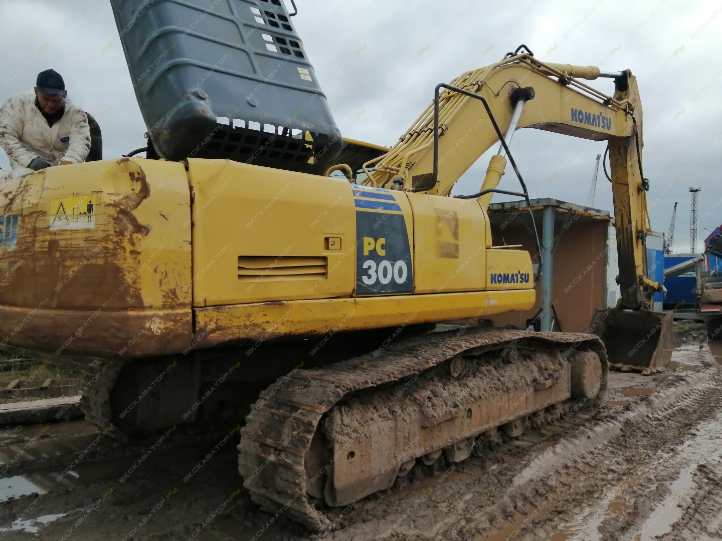 Komatsu PC300-8 [4]