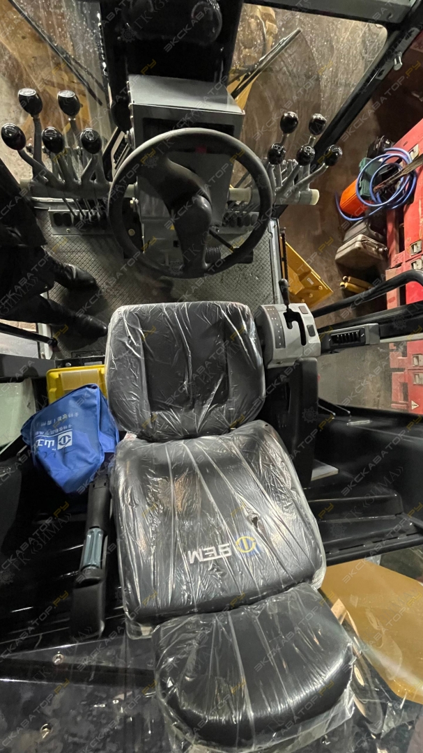 922F AWD [7]