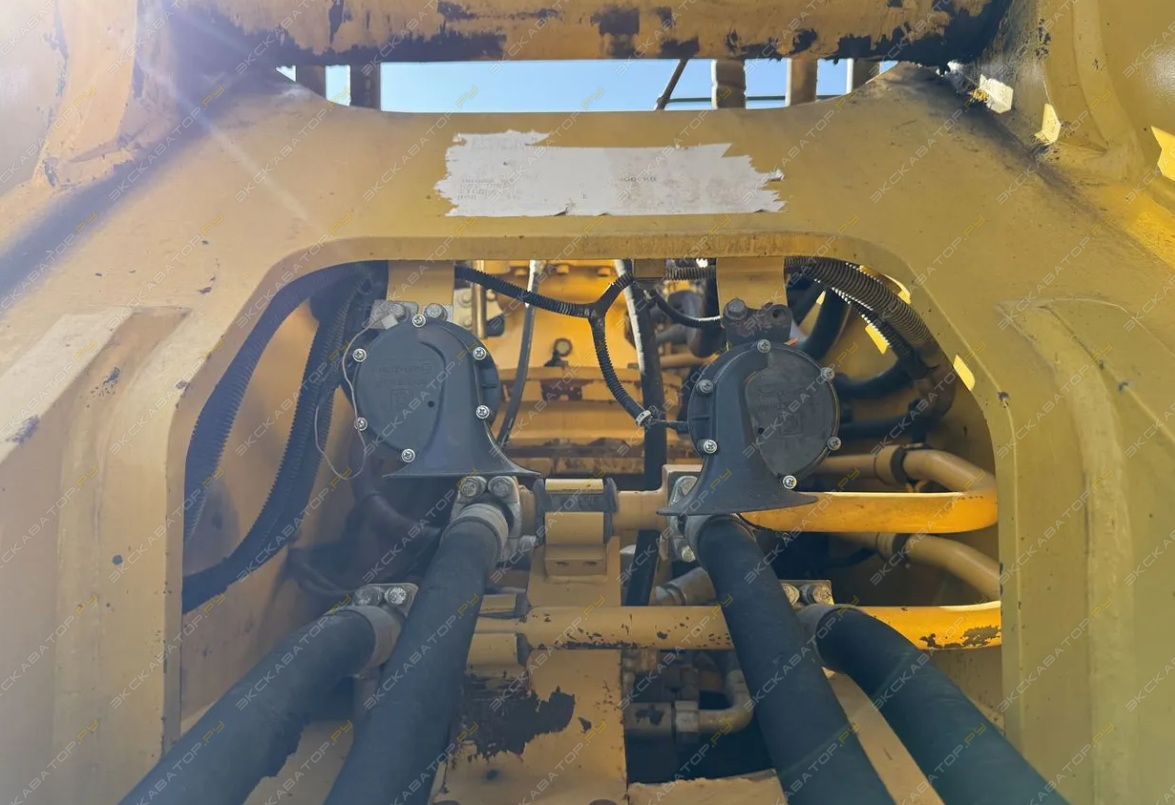 Komatsu PC300-8M0 [15]