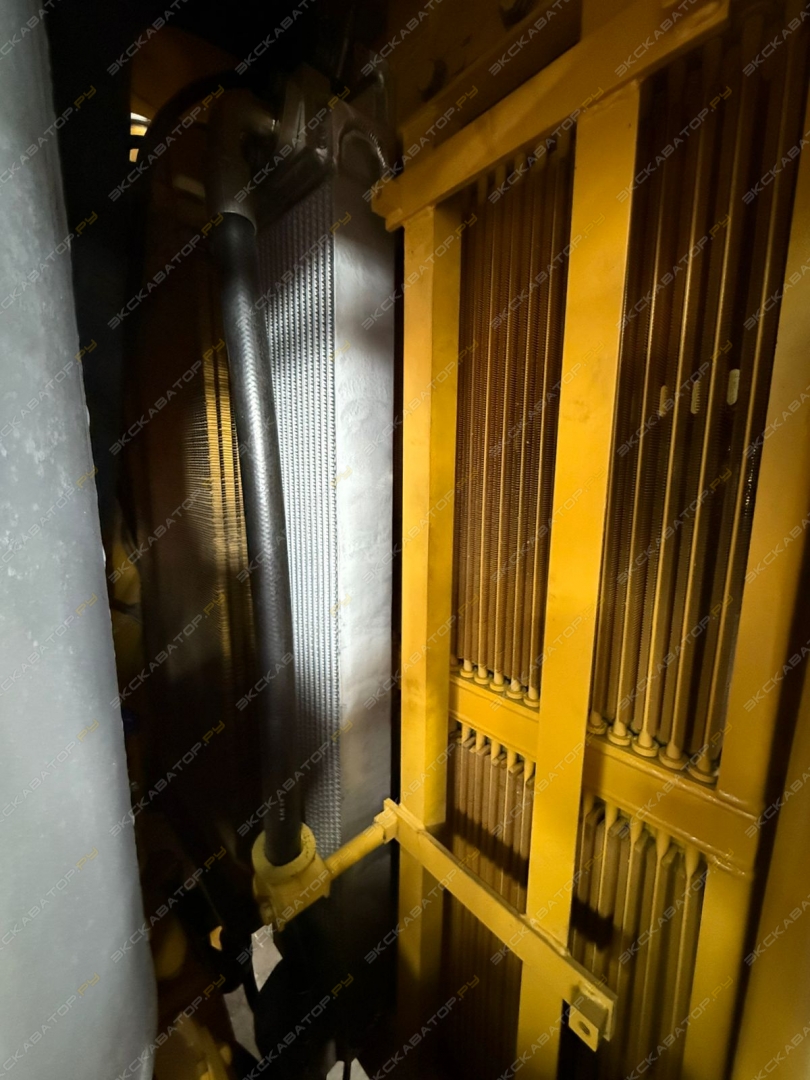 Komatsu D275A-5 [19]