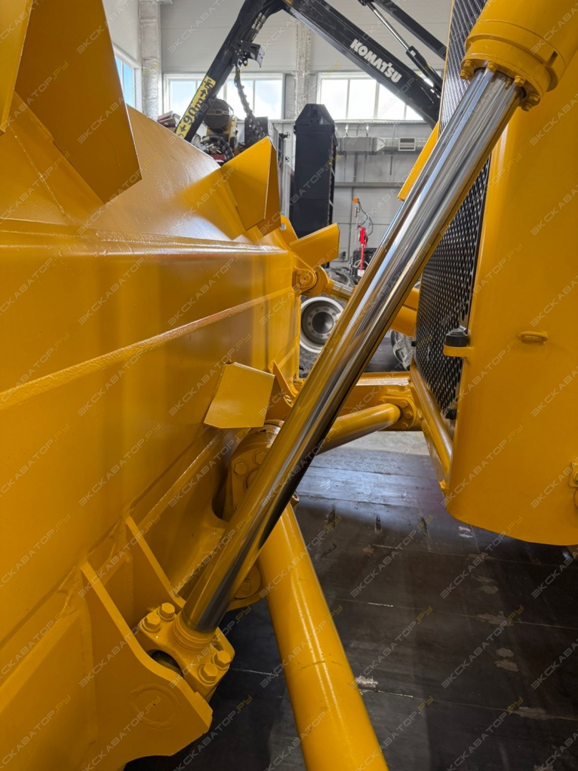 Komatsu D275A-5 [46]