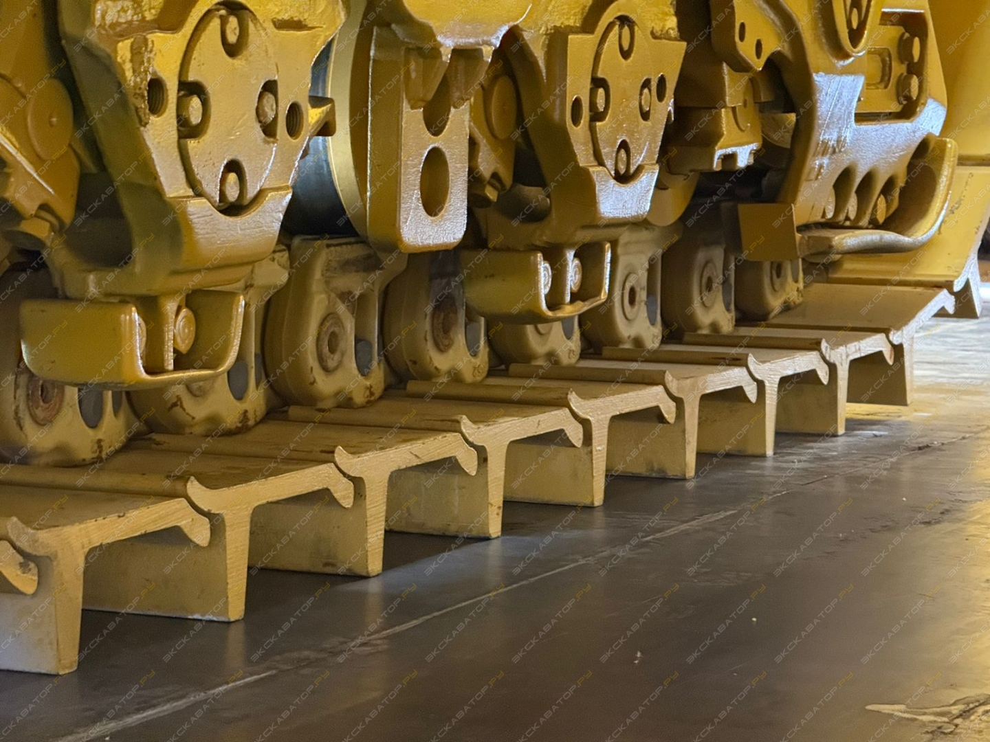 Komatsu D275A-5 [44]