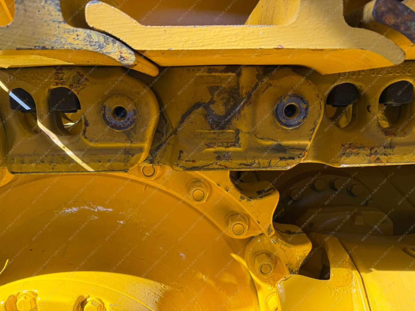 Komatsu D275A-5 [42]