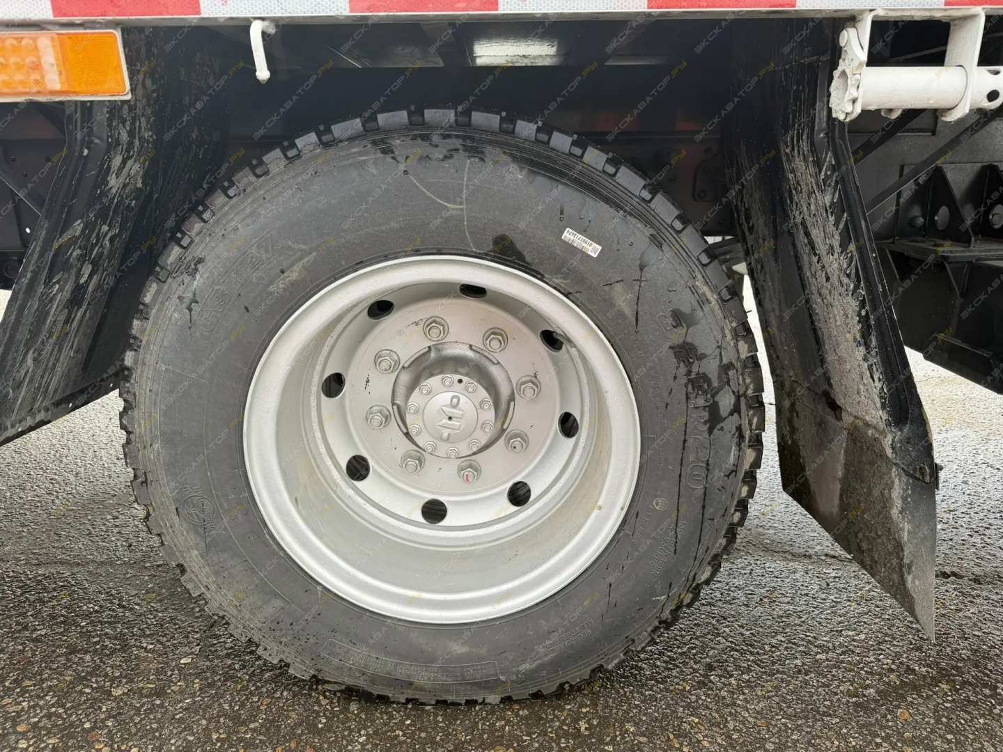 Isuzu Elf [13]