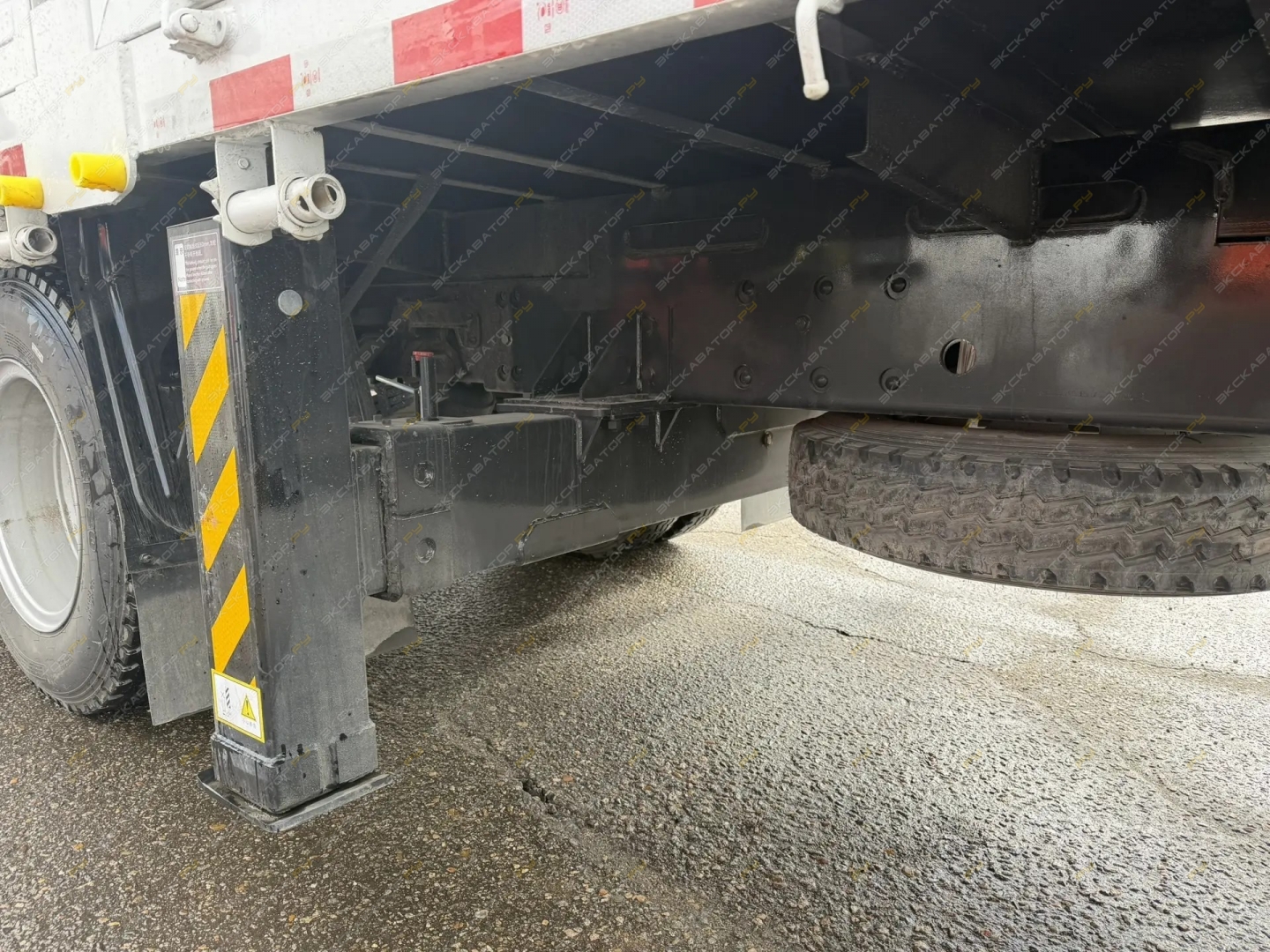 Isuzu Elf [9]