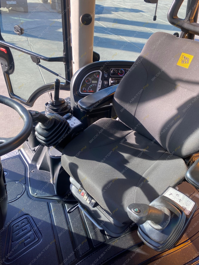 JCB 4CX [26]
