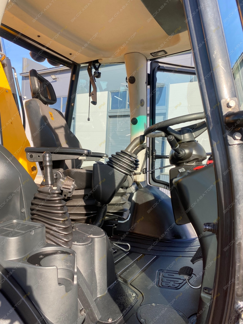 JCB 4CX [13]