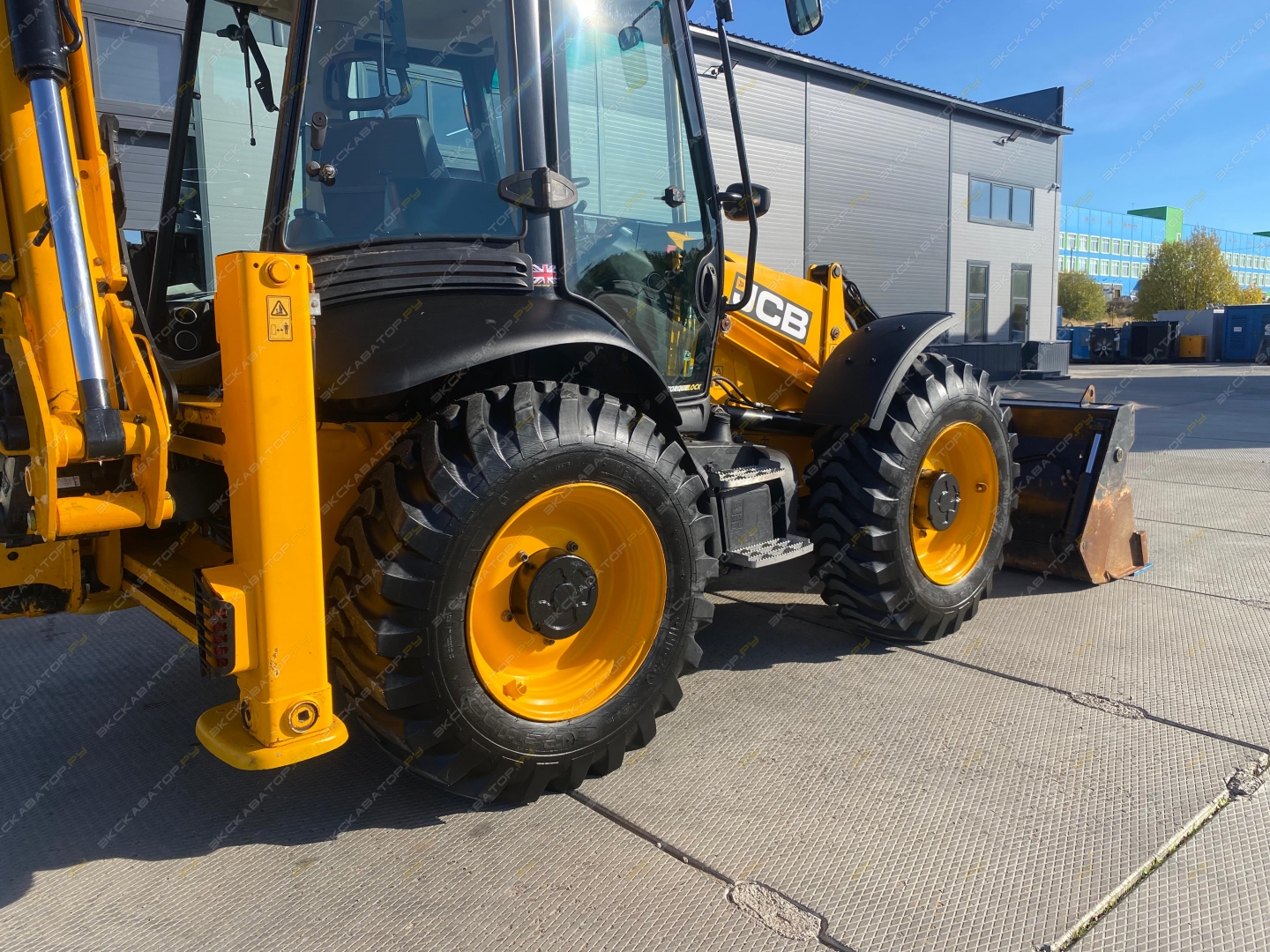 JCB 4CX [29]