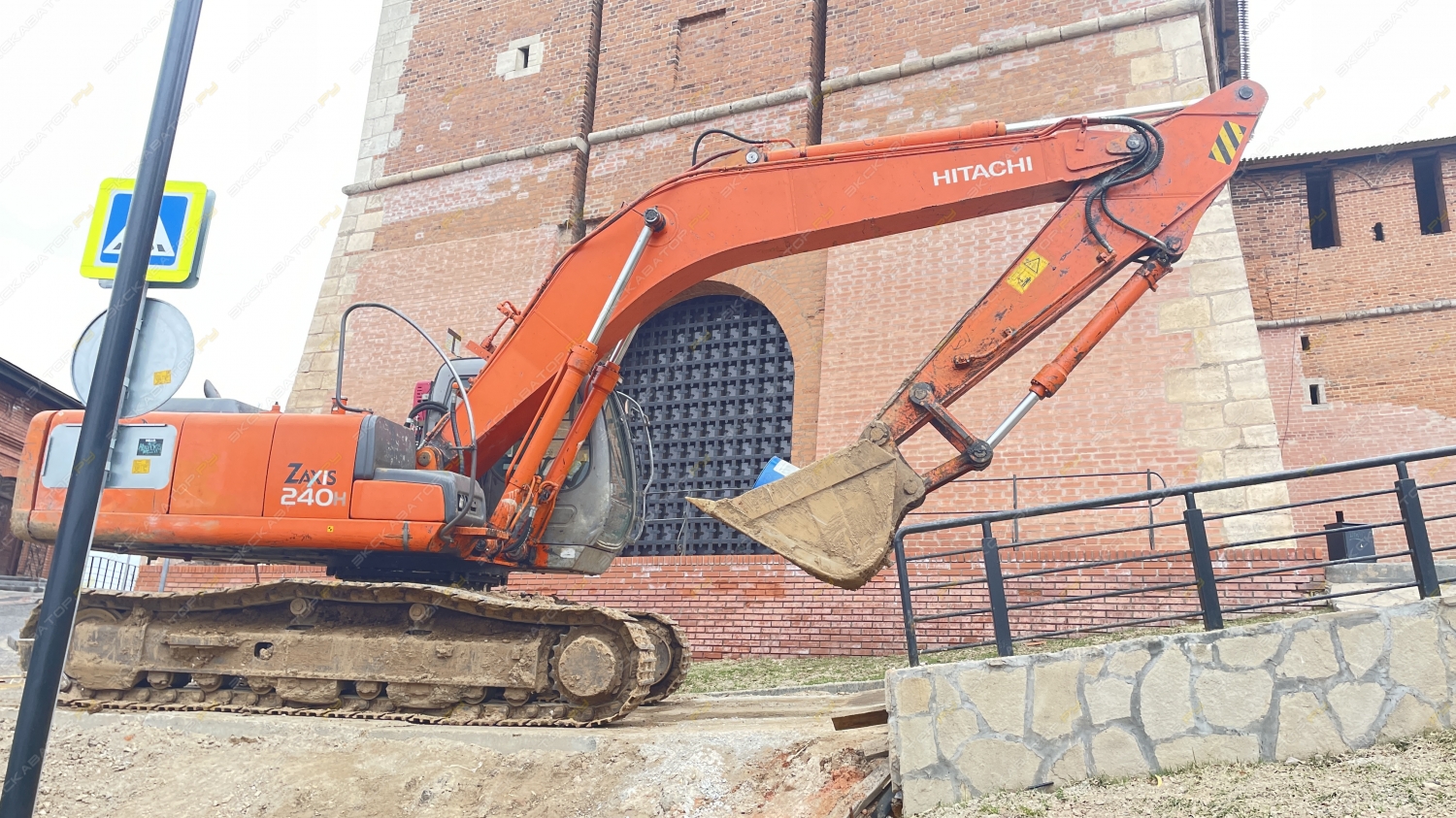 Hitachi ZX240LCH [3]