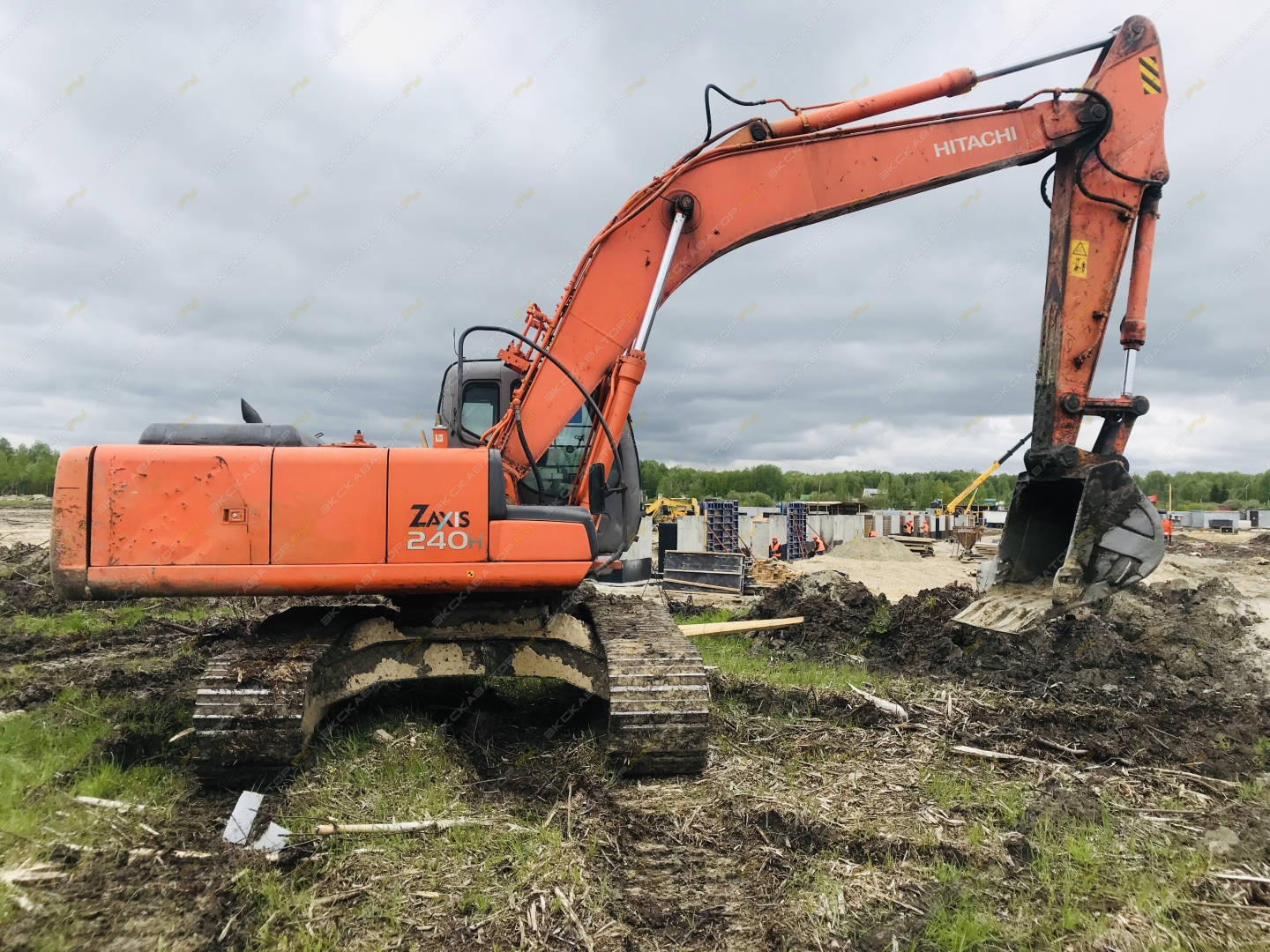 Hitachi ZX240LCH [5]