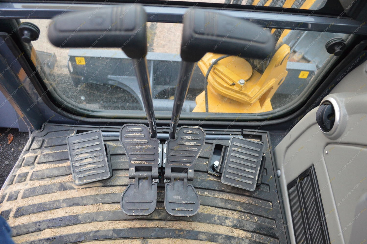 XCMG XE35U [13]