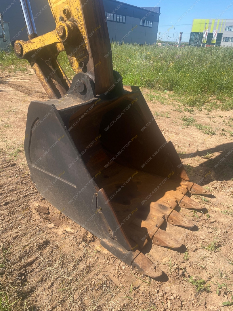 Komatsu PC300 [33]