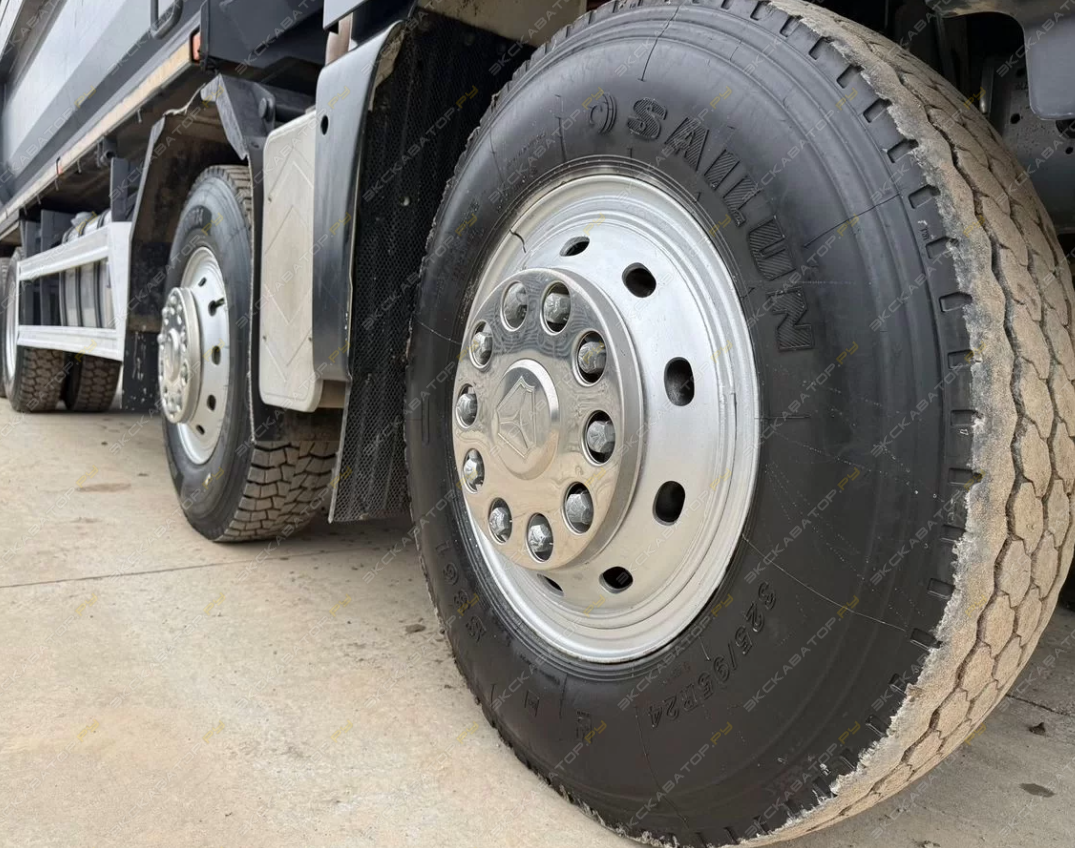 Sitrak C7H 8x4 [21]