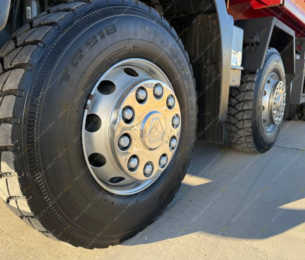 Sitrak C7H 8x4 [17]