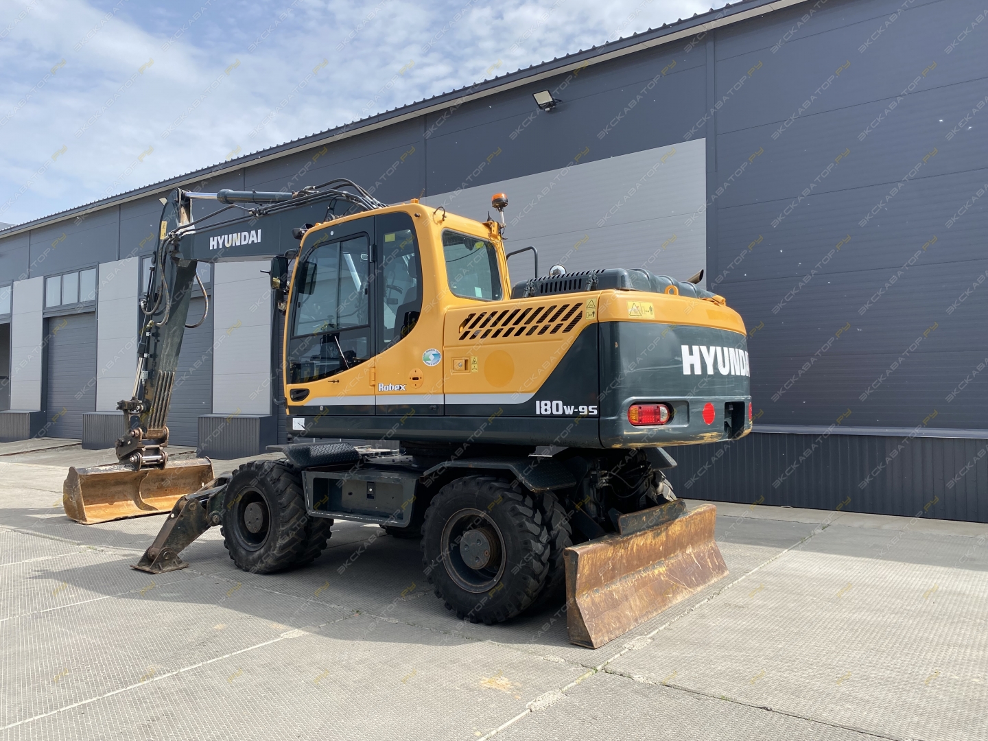 Hyundai R180W-9S [17]