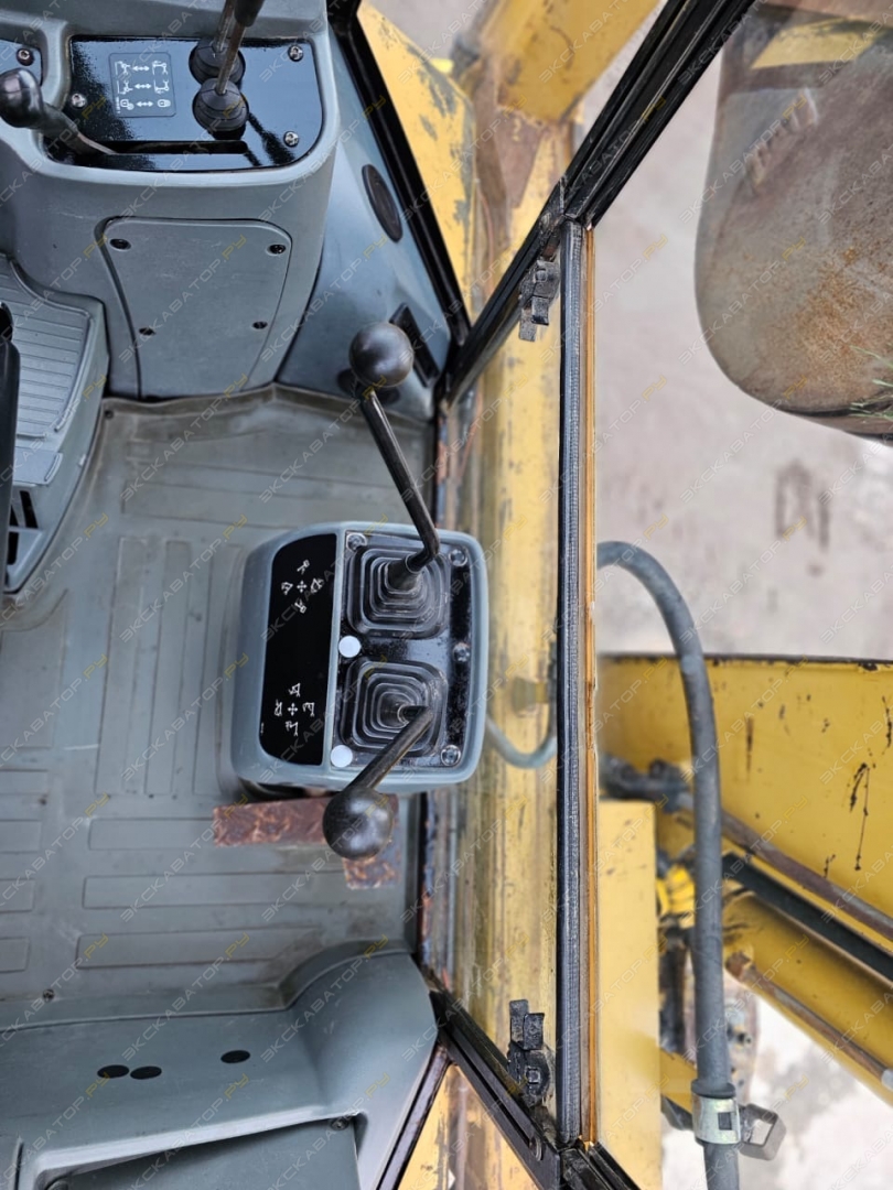 Caterpillar 428D [7]