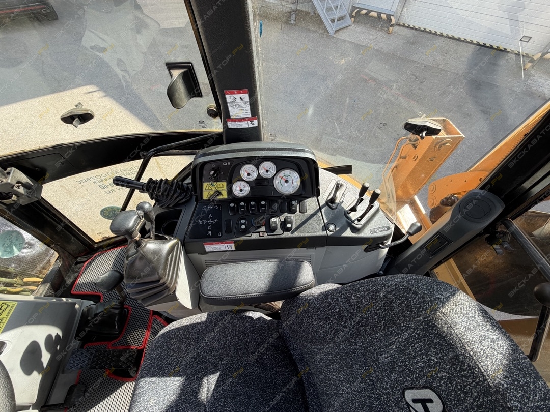Caterpillar 428E [12]