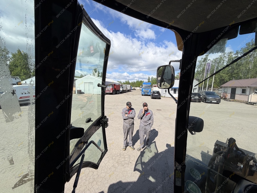 Caterpillar 428E [21]