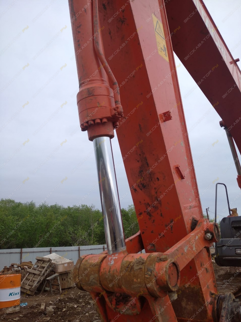 Hitachi ZX240-5G [32]