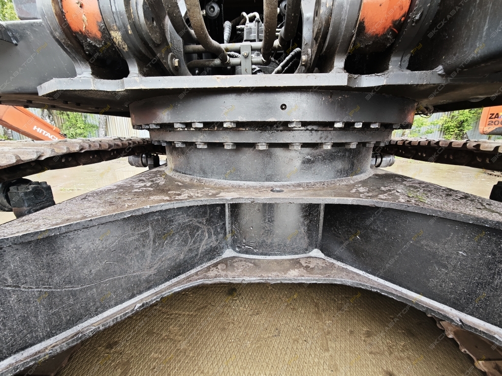 Hitachi ZX330-5A [23]