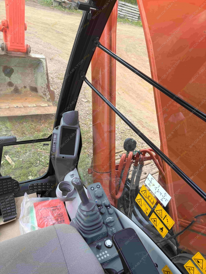 Hitachi ZX240-5G [12]