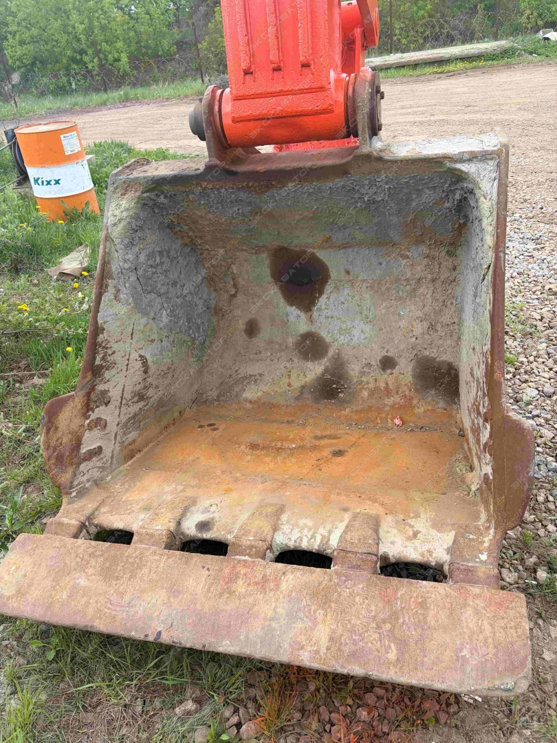 Hitachi ZX240LC [23]