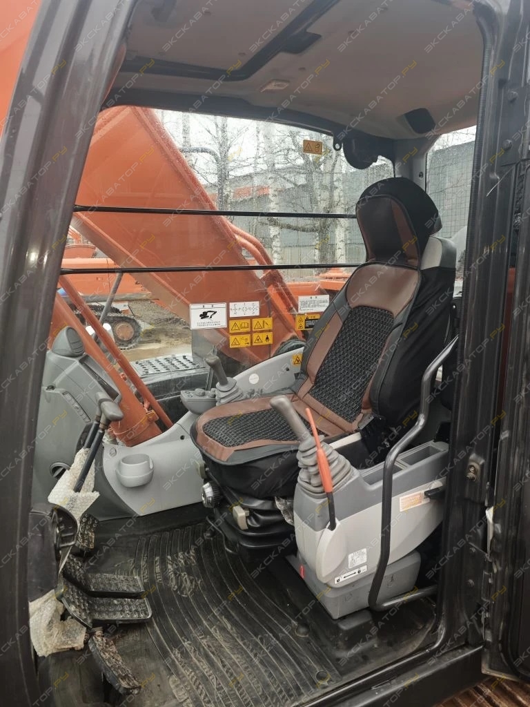 Hitachi ZX200-5 [12]