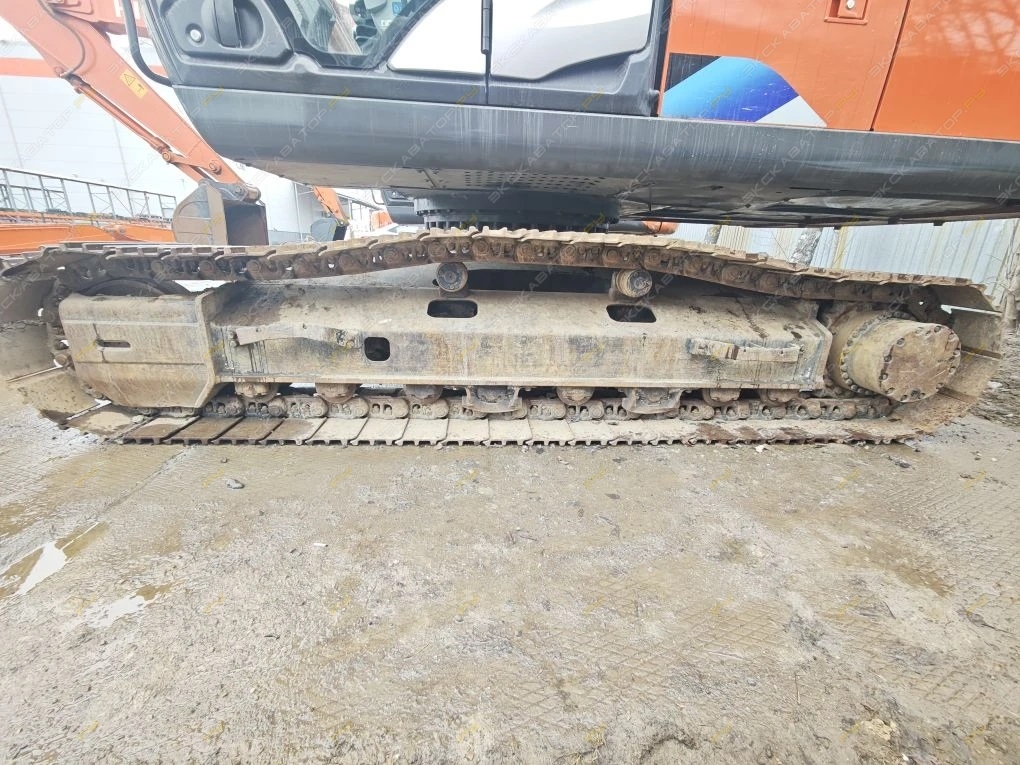 Hitachi ZX240LC [32]