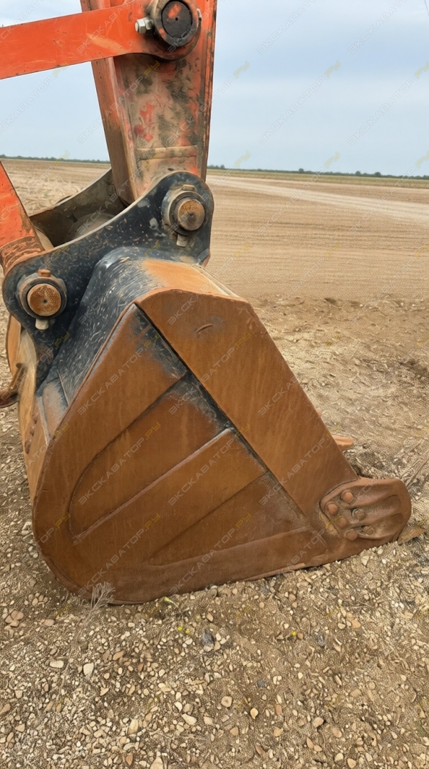 Hitachi ZX240LC [26]
