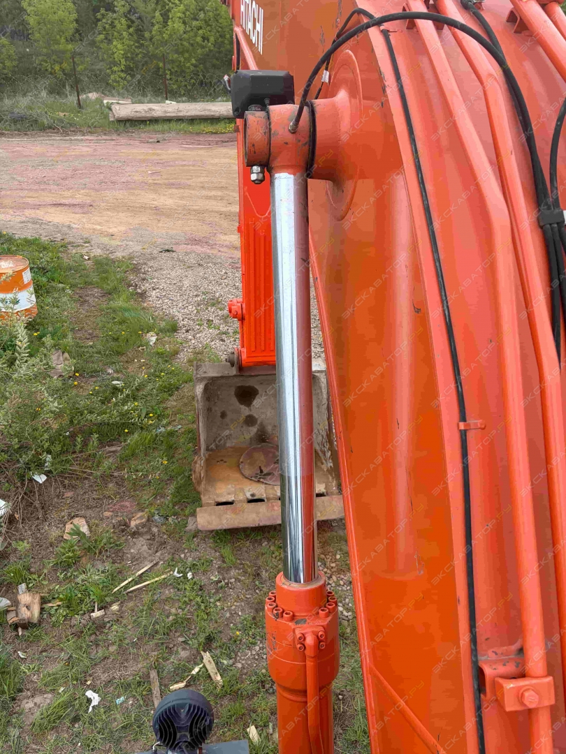 Hitachi ZX240-5G [21]