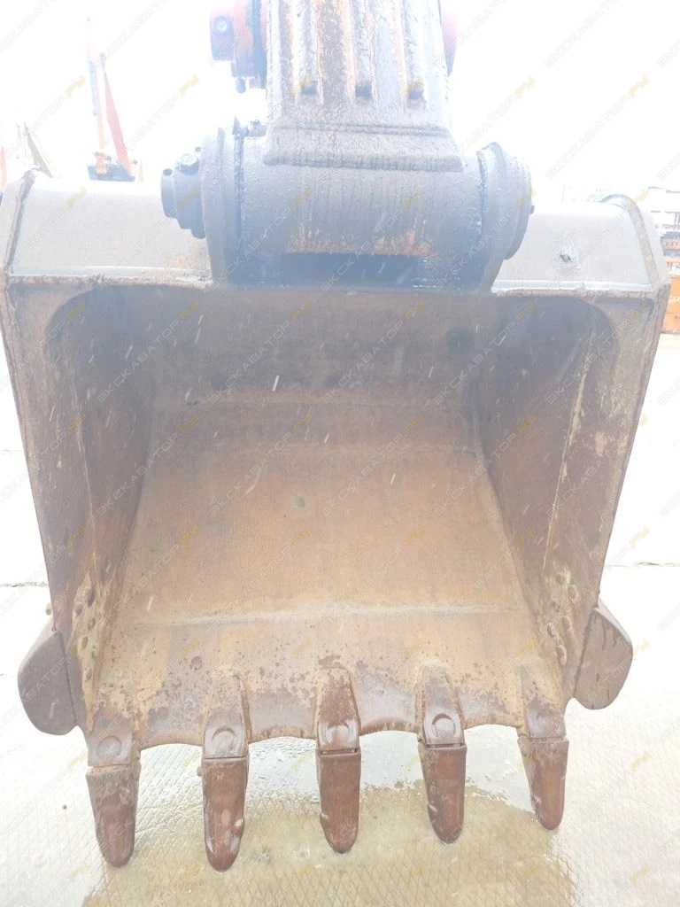 Hitachi ZX240LC [24]